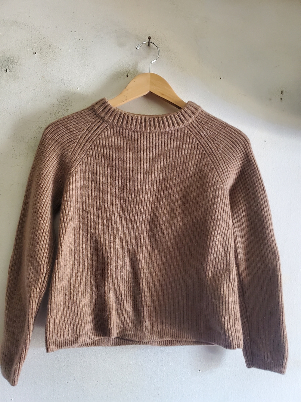 Quince 100% Mangolian Cashmere Sweater Size Small.